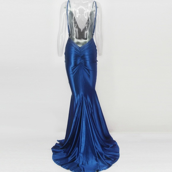 Elegant Blue Satin Backless Maxi Dress with Train - Picture 6 of 7